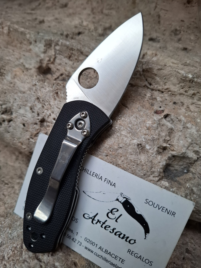 NAVAJA AMBITIOIUS G10SPYDERCO